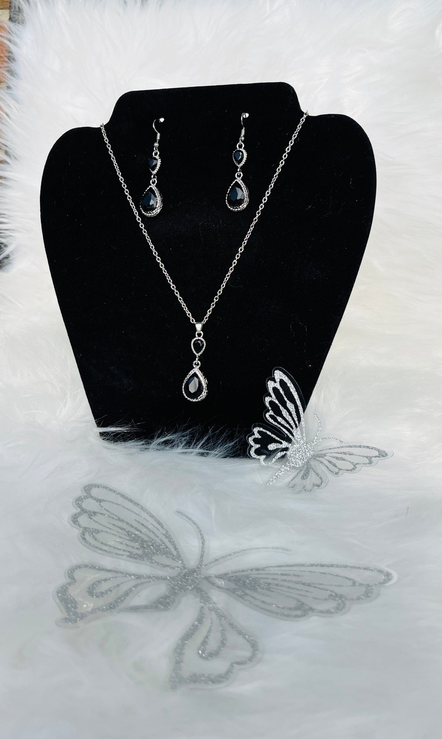 Teardrop Necklace & Earring Set