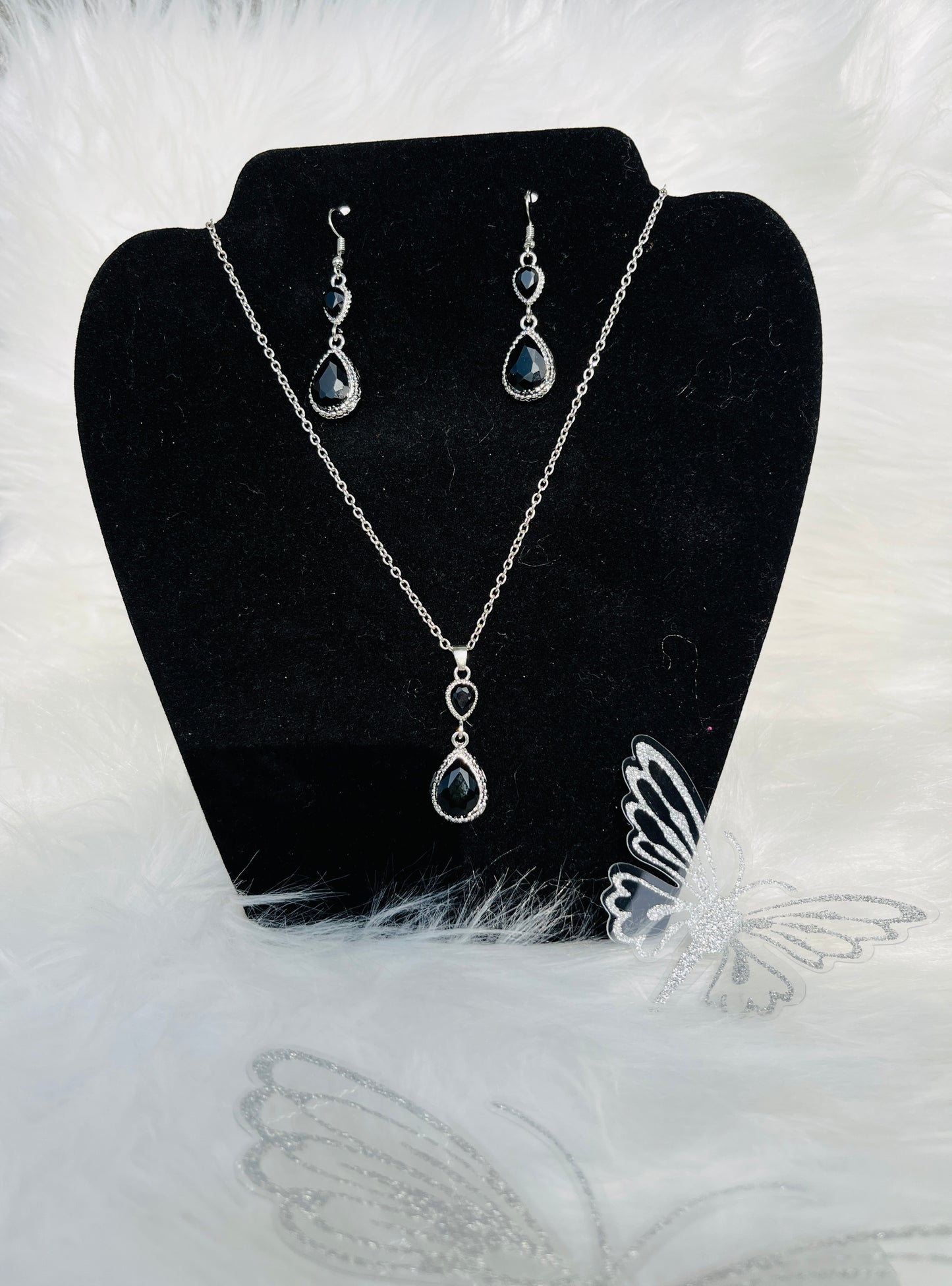 Teardrop Necklace & Earring Set